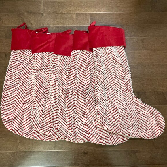 5 OUI Christmas Stockings - Picture 1 of 15